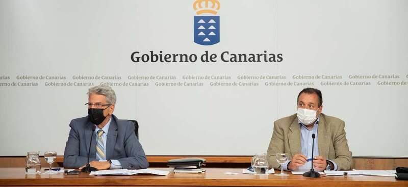 Los consejeros Blas Trujillo y Julio Pérez comparecieron esta tarde para dar cuenta de la evolución de la Covid-19 en Canarias/TA.